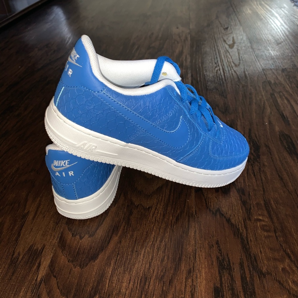 Nike Air forces.